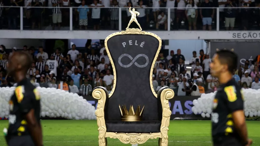 El Santos de Brasil homenajeó al Rey Pelé en su 'palacio'