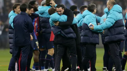 Xavi Hernández levanta su primer título como técnico del Barcelona