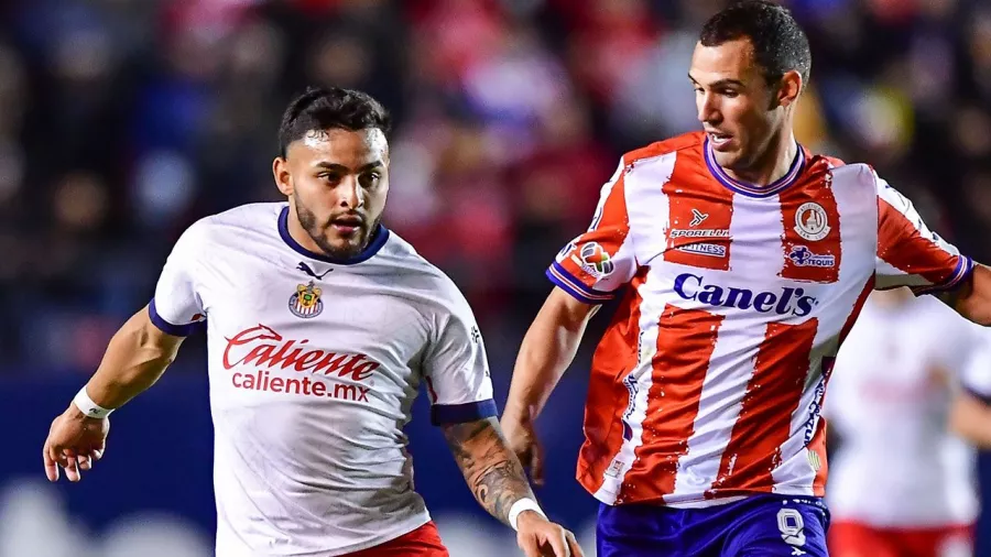 Solo no hubo goles en el San Luis-Chivas, donde Alexis Vega salió llorando por una lesión en la rodilla.