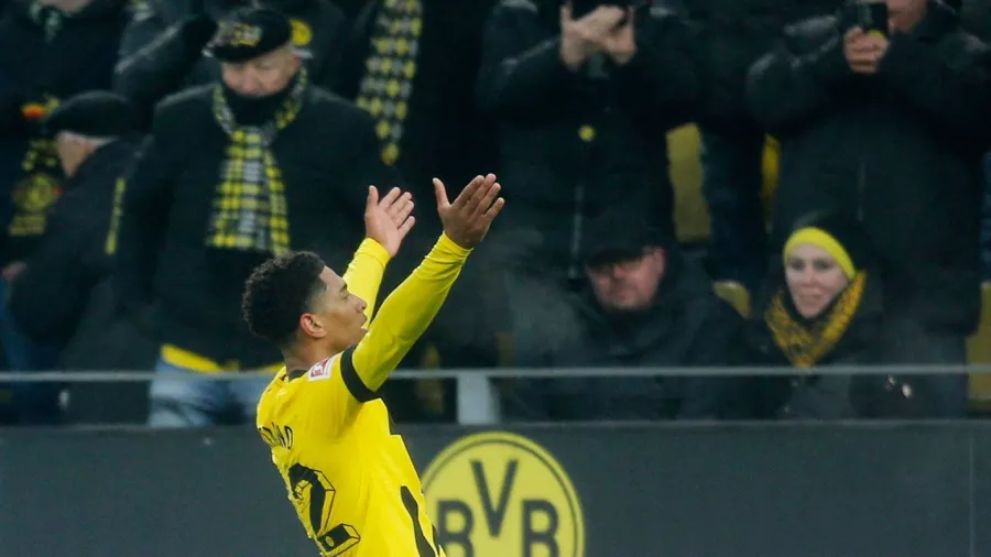 Borussia Dortmund ganó con mucho trabajo a Augsburg en su regreso a la Bundesliga