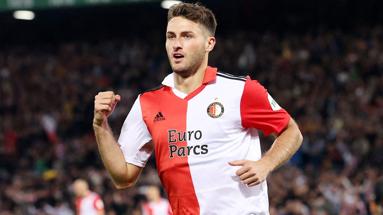 Santiago Giménez regresó a la titularidad y encaminó el triunfo del Feyenoord