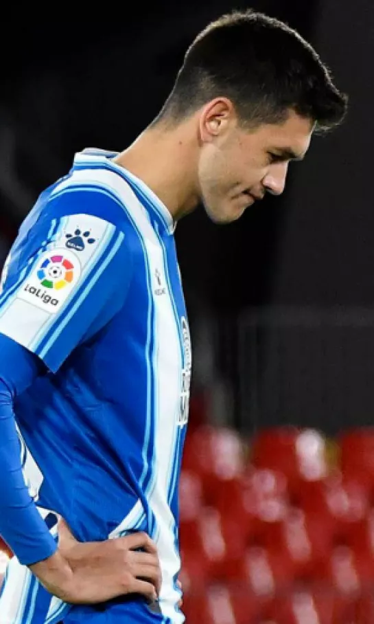 César Montes pidió su cambio con el Espanyol por un fuerte golpe en la cabeza