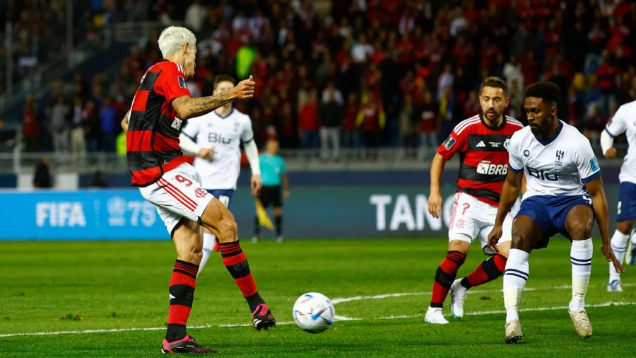 Flamengo respondió al 19 por medio de Pedro quien empató a uno la semifinal del ‘Mundialito’