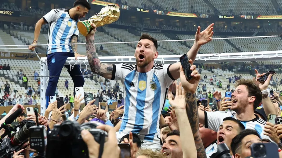 Delantero: Lionel Messi (PSG/Argentina)