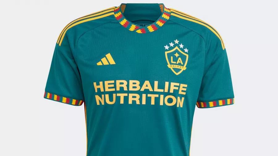 El LA Galaxy del 'Chicharito' Hernández deslumbró con su nuevo jersey