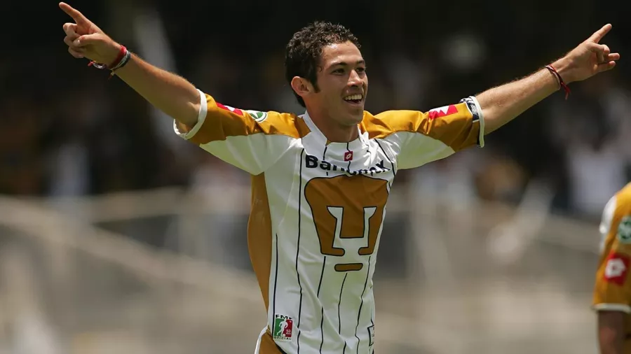 Israel Castro | Primero en Pumas (2002-2011), después en Chivas (2014-2016)