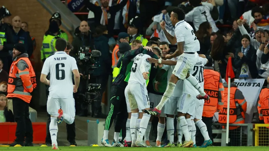 Una victoria histórica en Anfield tiene a Real Madrid cerca de cuartos de final