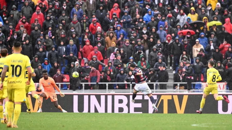 Riccardo Orsolini anotó el gol del triunfo a los 76 minutos