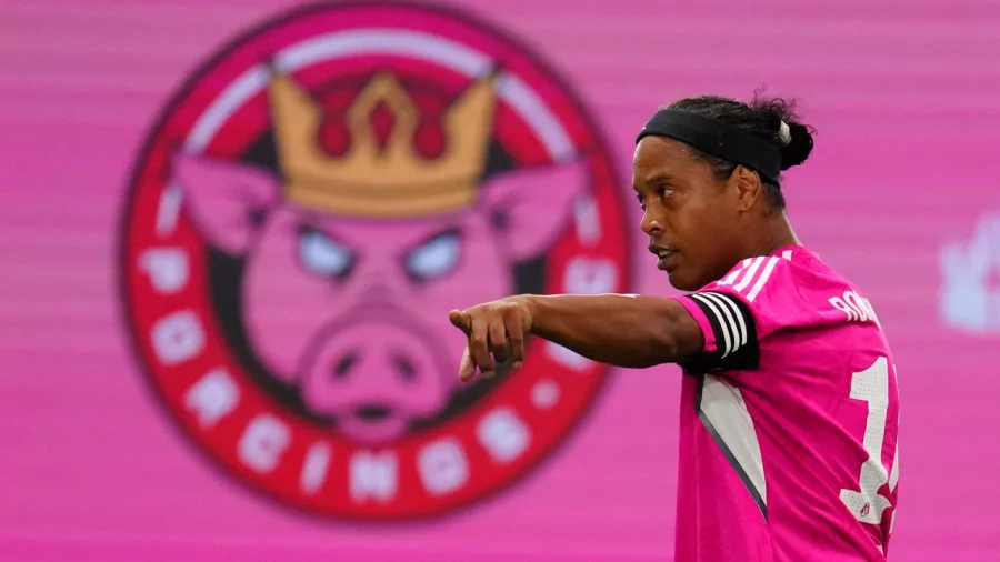 Ronaldinho jugó con Porcinos FC, del creador de contenidos Ibai Llanos.