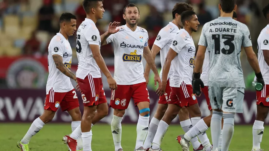 Sporting Cristal vs. Nacional. Uno de los choques más atractivos. El club de Paraguay aventaja con 2-0, pero cerrará como visitante. Una victoria o empate lo adelanta a la fase siguiente.