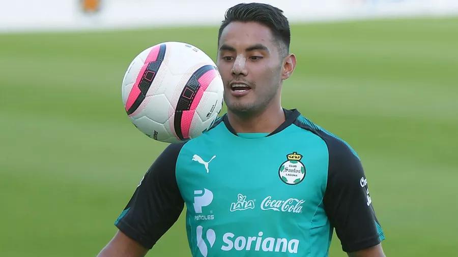 ‘Gallito’ Vázquez, medio | Campeón de Copa y Liga en Chivas (2017) y campeón de Liga en Santos (2018)