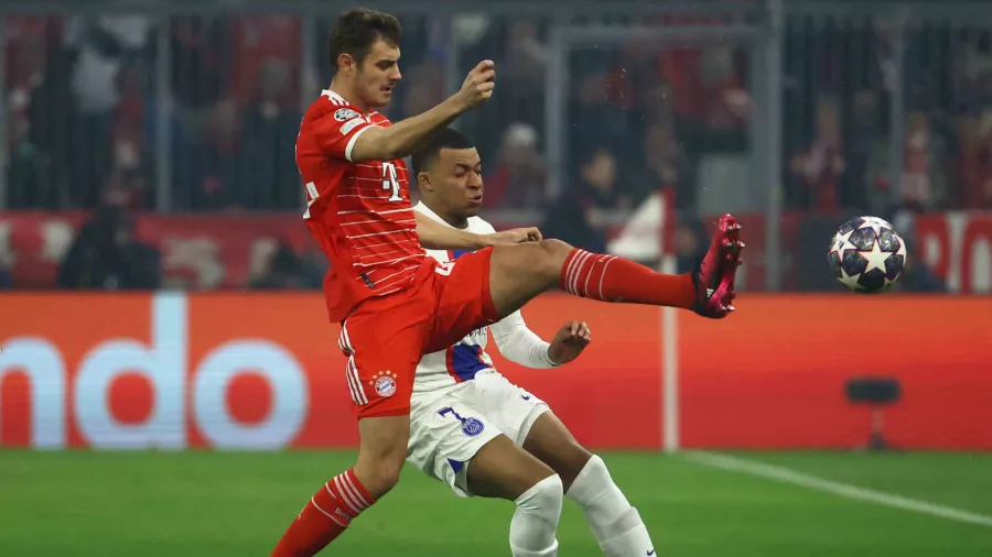 Defensa: Josip Stanisic, Bayern Munich