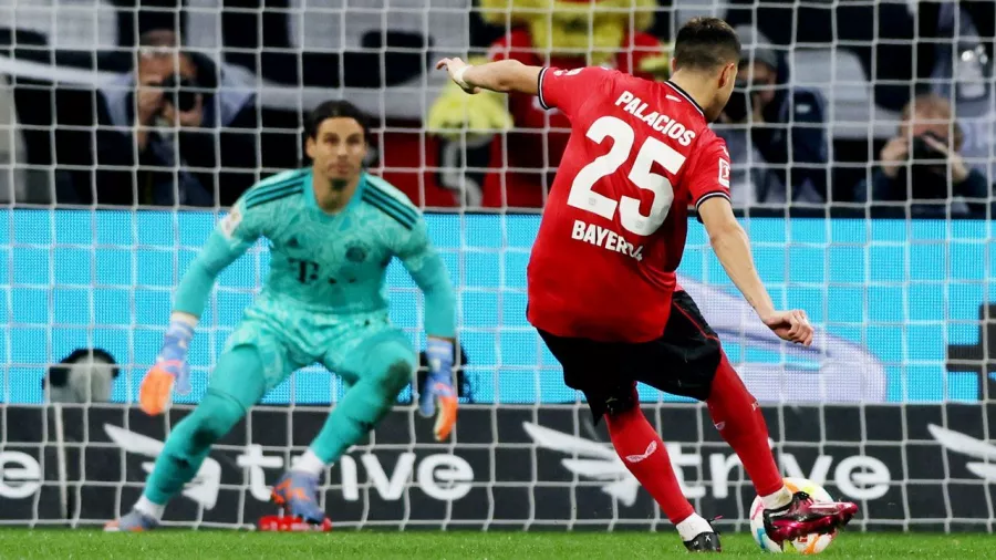 Un doblete de Exequiel Palacios desde el manchón significó la remontada de Leverkusen