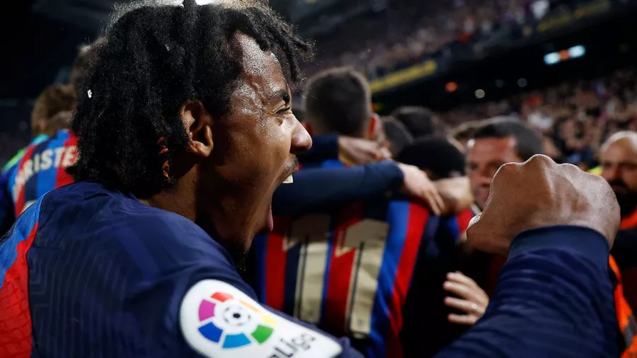 Más de cuatro años después, el Barcelona vuelve a celebrar en casa