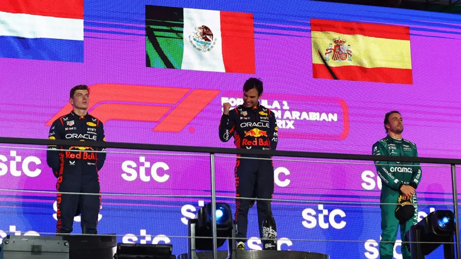Así brilla la bandera mexicana en el podio, por 'Checo' Pérez