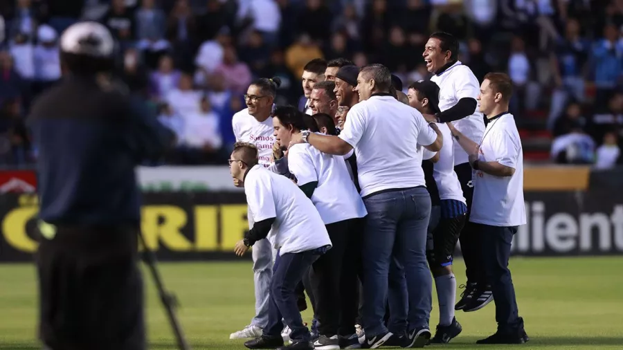 Regresó Ronaldinho al estadio La Corregidora de Querétaro