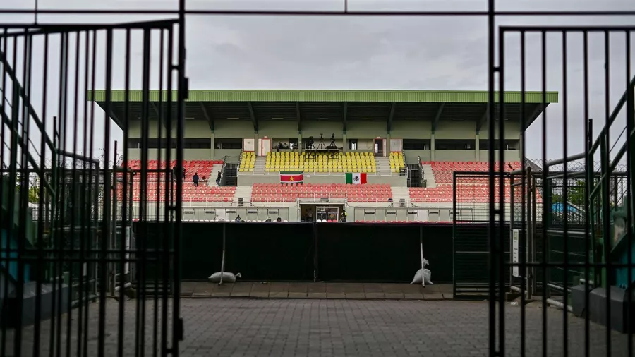 Así lucía el estadio Franklin Essed antes del duelo entre Surinam y México.