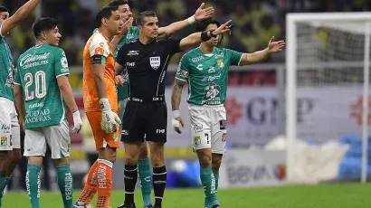 El árbitro Fernando Hernández agredió a Lucas Romero