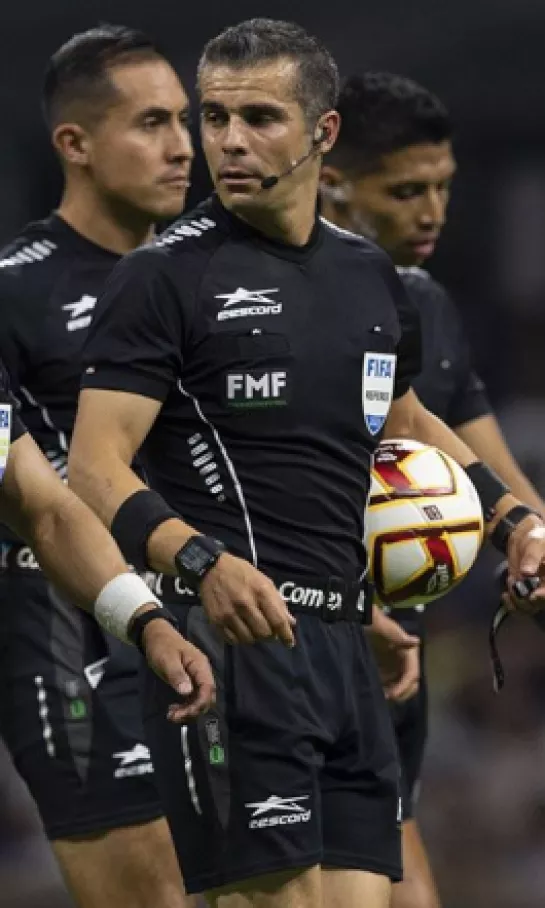 León reclama agresión del árbitro a uno de sus futbolistas