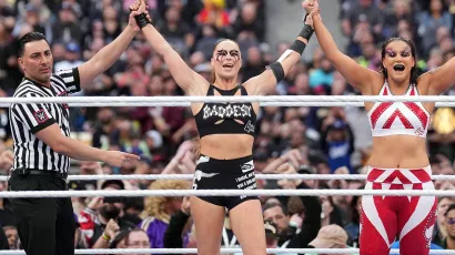 Ronda Rousey y Shayna Baszler fueron dominantes