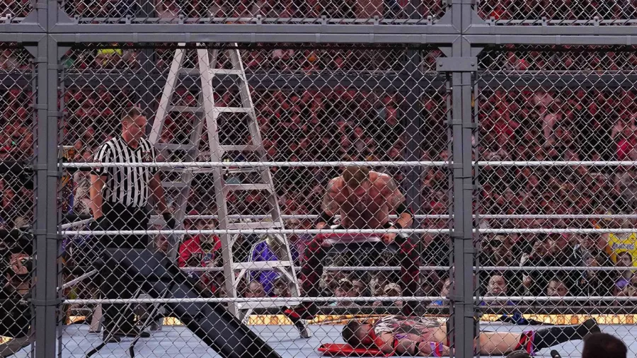 Edge derrotó a Finn Bálor en una gran lucha en jaula