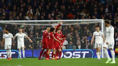 Liverpool golea a Leeds y se aferra a Europa en la Premier League