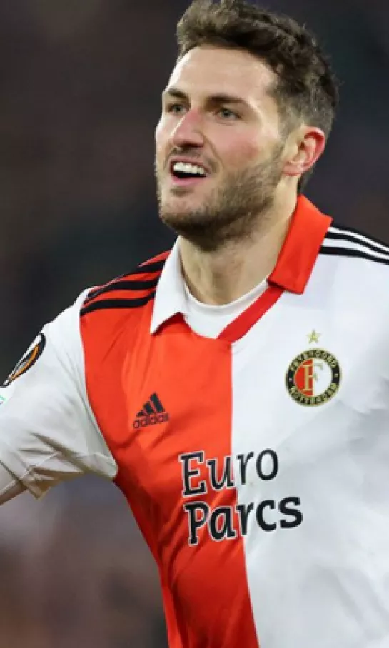 Santi Giménez rompe premio otorgado por el Feyenoord