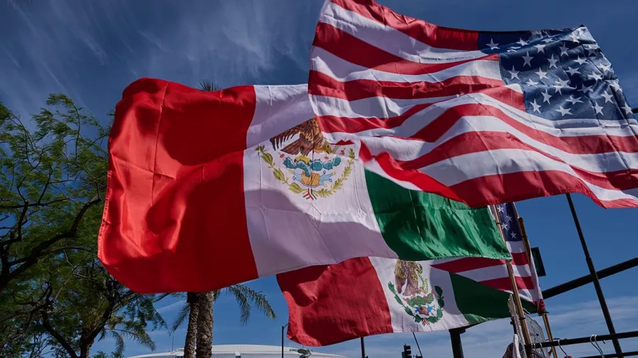 Estados Unidos y México se miden esta noche en un partido amistoso.