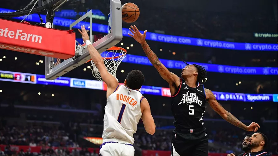 Los Suns batallaron para derrotar a domicilio 112-100 a Los Angeles Clippers y aumentar a 3-1 su ventaja en la serie