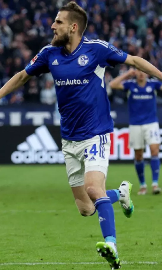 Schalke ganó de último minuto y sueña con la permanencia en la Bundesliga