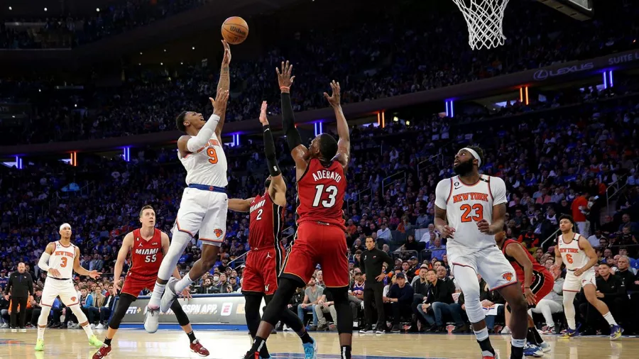 Inesperado revés de Knicks en casa y Heat toma la ventaja