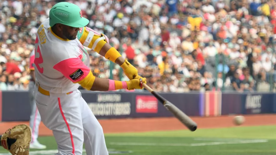 Lluvia de home runs y triunfo de los Padres en la Ciudad de México