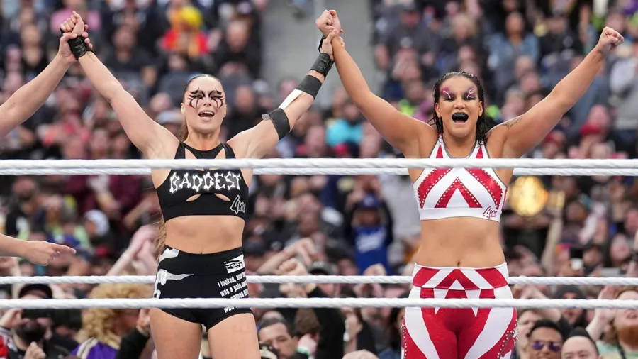 Ronda Rousey y Shayna Baszlerr: RAW