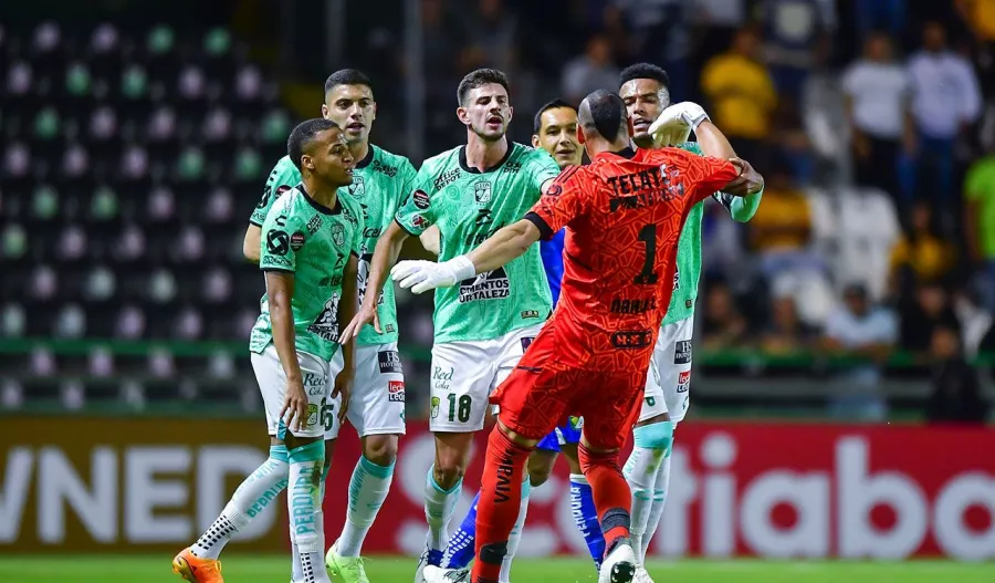 Nahuel Guzmán hace su show en la Concacaf Liga de Campeones