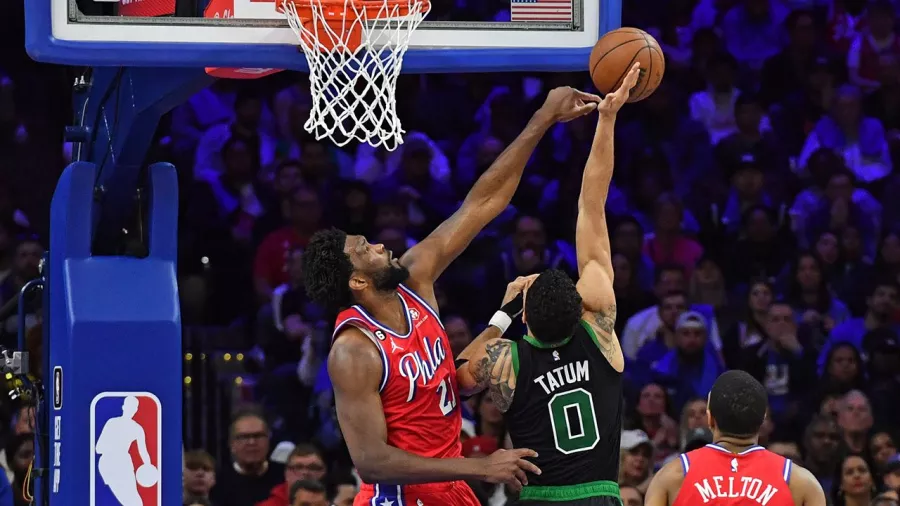 Triunfo clave de Celtics en Philadelphia y toman ventaja