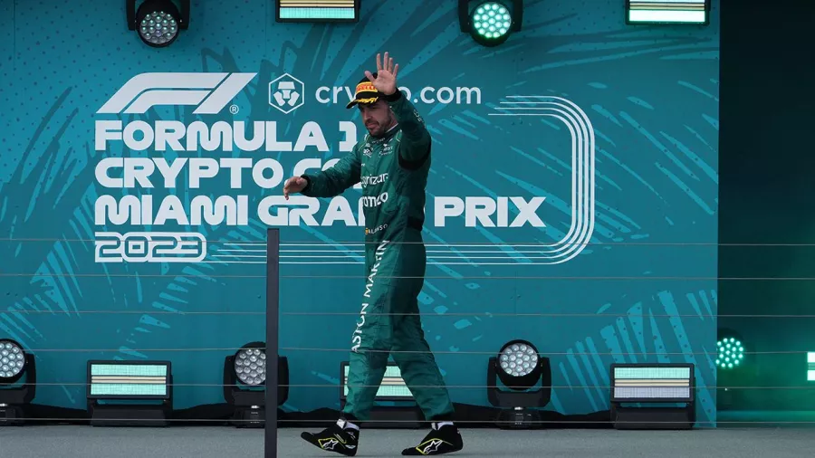 Enorme carrera de Max Verstappen le dio la victoria en Miami