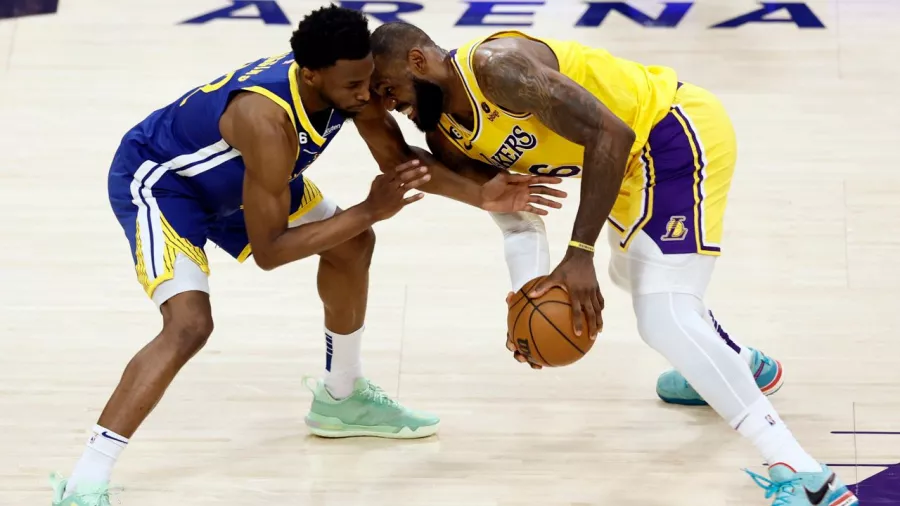Los Lakers tienen contra las cuerdas a los campeones Warriors
