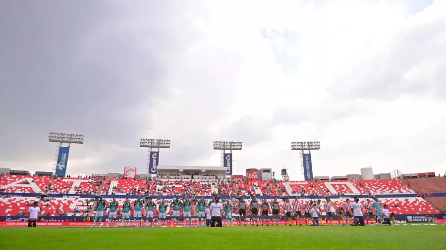 Estadio Azteca: capacidad para 87 mil aficionados; al Alfonso Lastras le caben 25 mil.