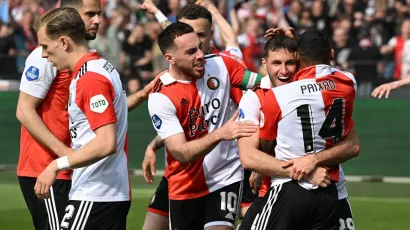 El mexicano suma 15 goles en la Eredivisie 