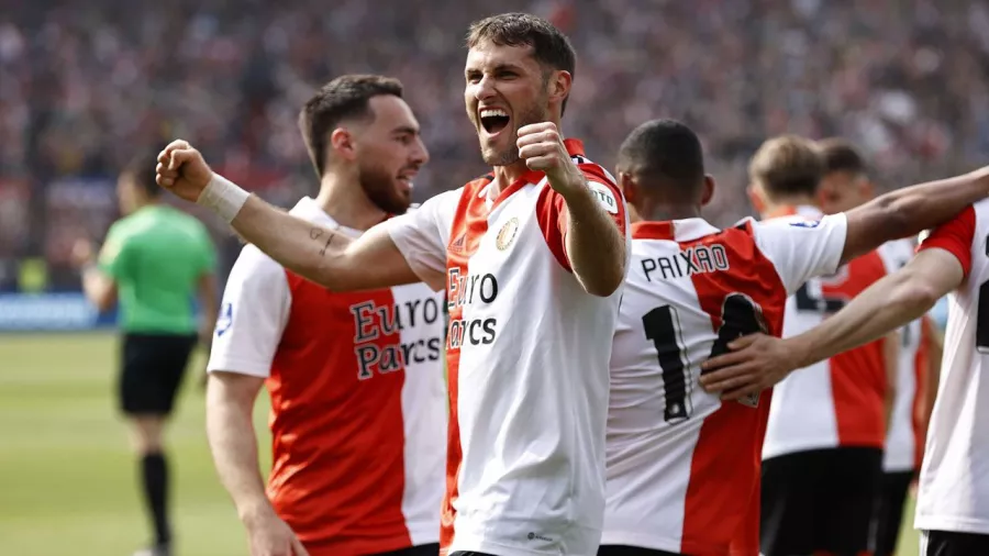 Así vivió Santiago Giménez su día más feliz con Feyenoord