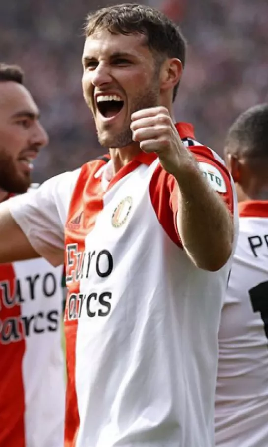 Santiago Giménez explica por qué prefiere quedarse en Feyenoord