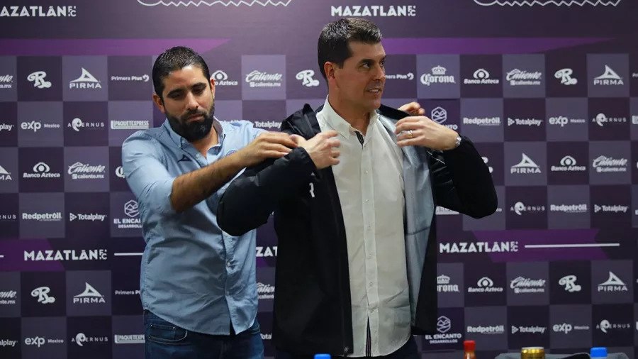 En sus casi tres años de historia, Mazatlán anunció a su sexto entrenador, quien dirigirá el Apertura 2023.