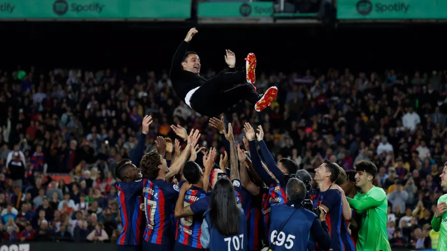 Sergio Busquets levantó el título 27 de Barcelona en La Liga