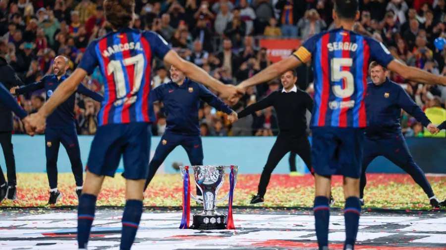Sergio Busquets levantó el título 27 de Barcelona en La Liga