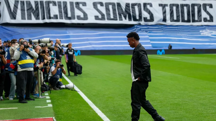 Real Madrid y el Santiago Bernabéu rindieron homenaje a Vinícius Jr.
