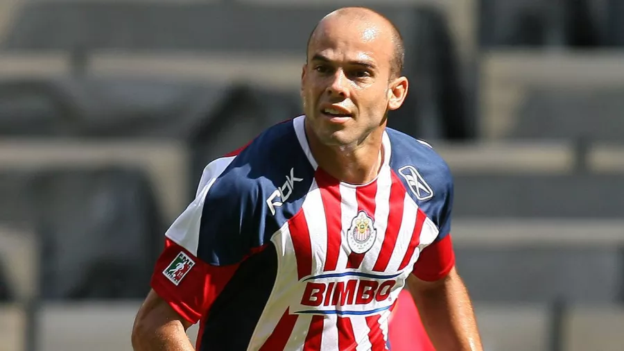 Carlos Ochoa, delantero | Estuvo en Tigres durante tres etapas entre 2001 y 2011 y dentro de ese periodo jugó en Chivas (2009).