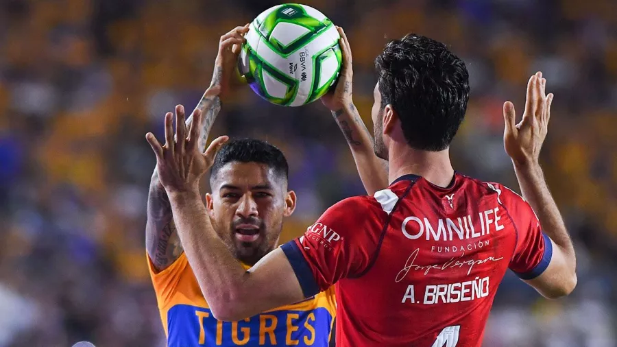 Tigres y Chivas empatan sin goles al primer tiempo en la ida de la final del Clausura 2023.