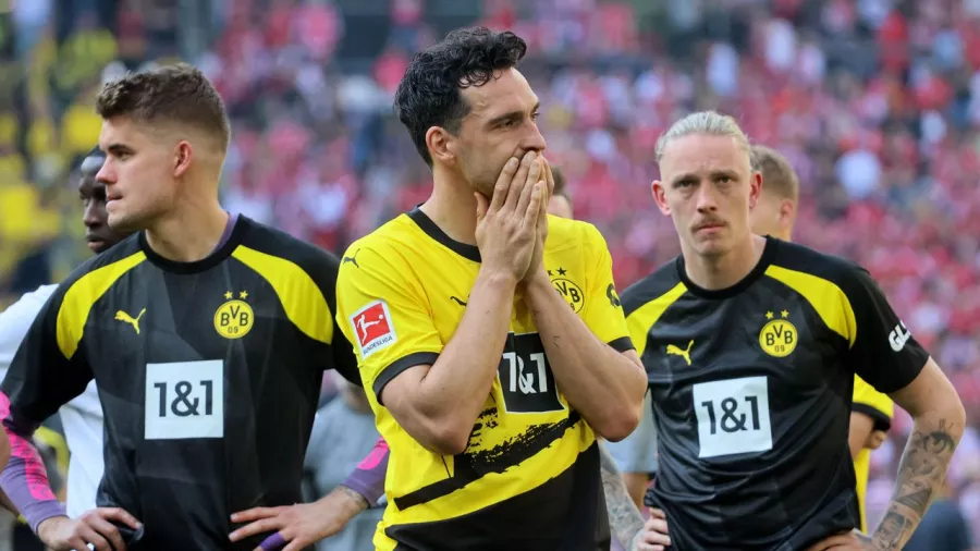 Mats Hummels atónito tras la debacle de Dortmund en casa