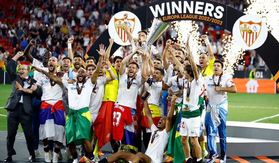 Sevilla es el gigante de la Europa League y así lo celebra
