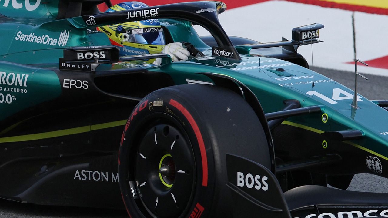 Fernando Alonso y Carlos Sáinz brillan en casa
